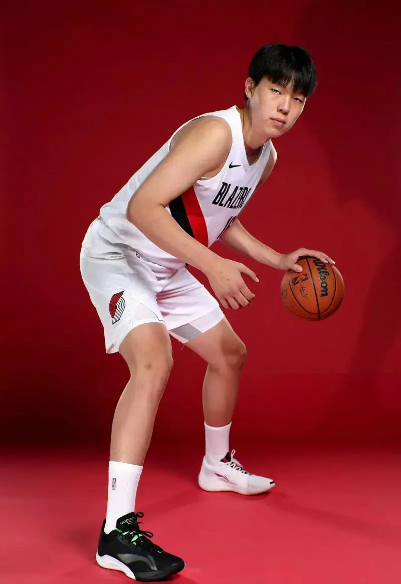 Yang-Hansen-in-Tai-Chi-Mandarin-Duck-color-Yushuai-20 VJ SNEAKER