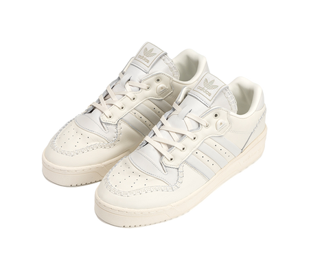 Ecru low-top Adidas Campus sneakers, front view with lace-up and stitching details