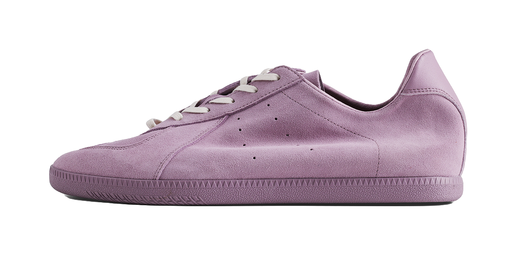 Lilac lace-up low-cut training sneaker with smooth leather upper and rubber sole