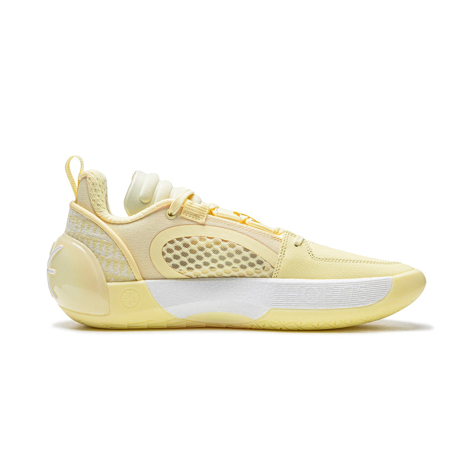 Men's basketball shoes, light yellow upper with strap collar and cushioned midsole