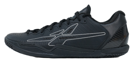 Low-top basketball shoe in black, lace-up, with sporty side logo