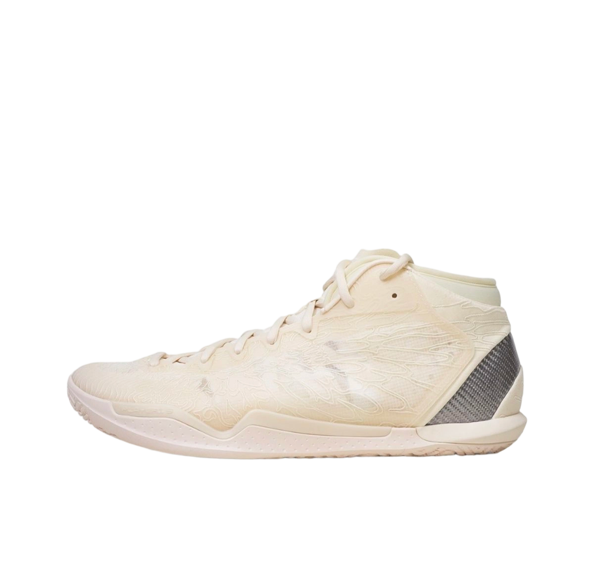 Mid basketball shoe in cream-white with lace-up, textured upper, and dark side panel