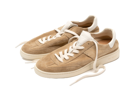 Sand suede low-top skate shoes with white laces, low-profile cupsole