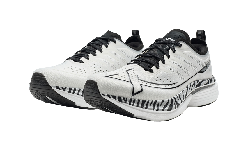 XTEP One Piece Molding 3 Running Shoes Men's Low top Sail White/Black 