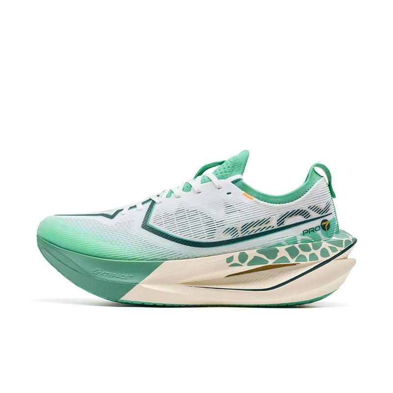 Men's running shoes, white upper with green collar and patterned midsole