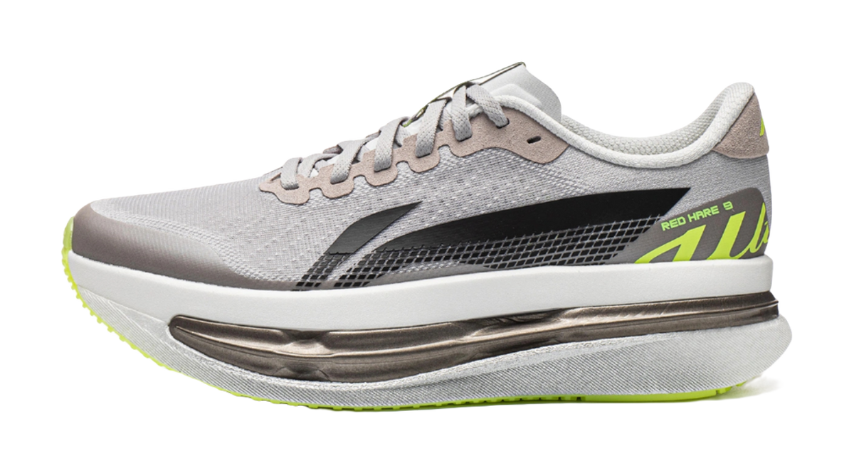 Women's low-top running shoes in calm gray with black panel and neon green sole