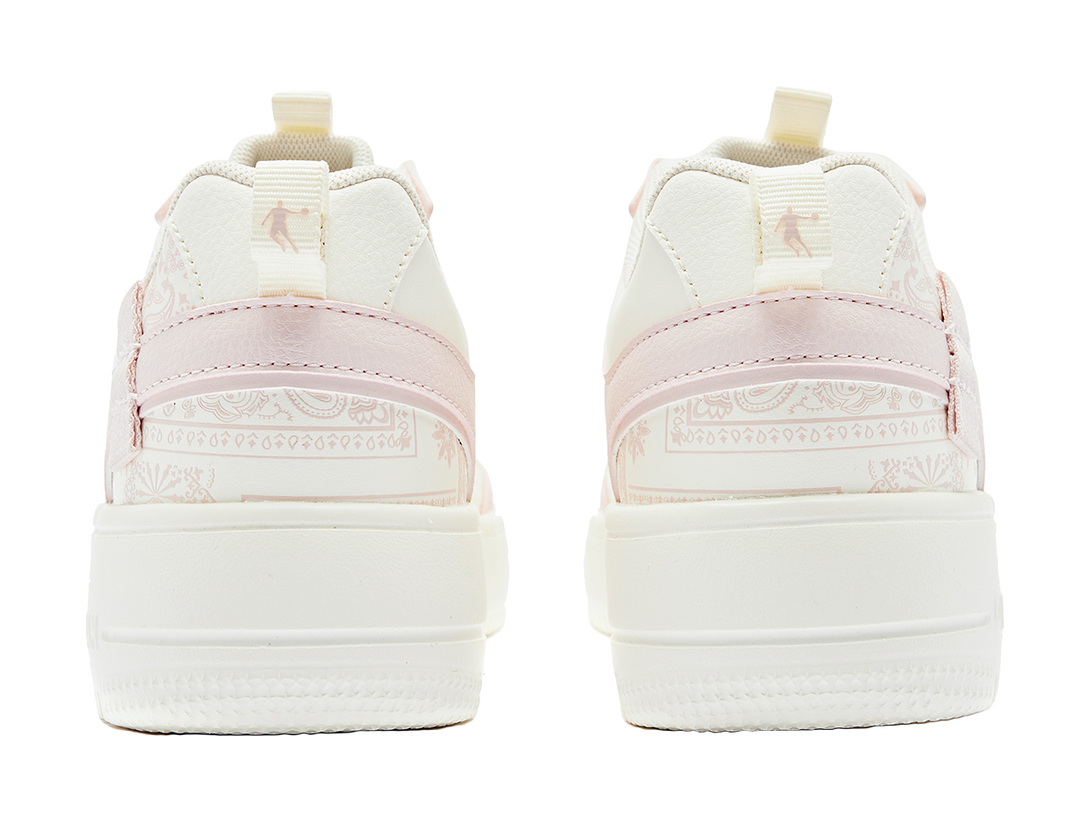 QIAODAN Cashew Flower Coverage Slip Resistant Balance Lightweight Low top Skateboard Shoes Women's Ivory Cloud Pink 