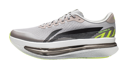 Men's low-top running shoes in light gray knit with black panel and neon-lime accents