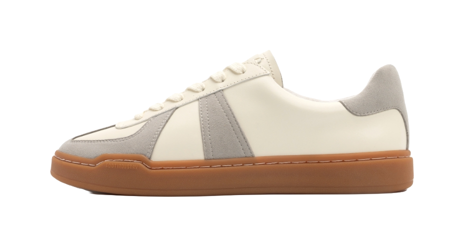 Low-top lace-up skate shoes in off-white with gray panels and tan gum sole