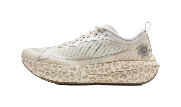 XTEP One piece Molded 2nd Generation Cushioning, Wear Resistant Low top Running Shoes Women's Gray Apricot 