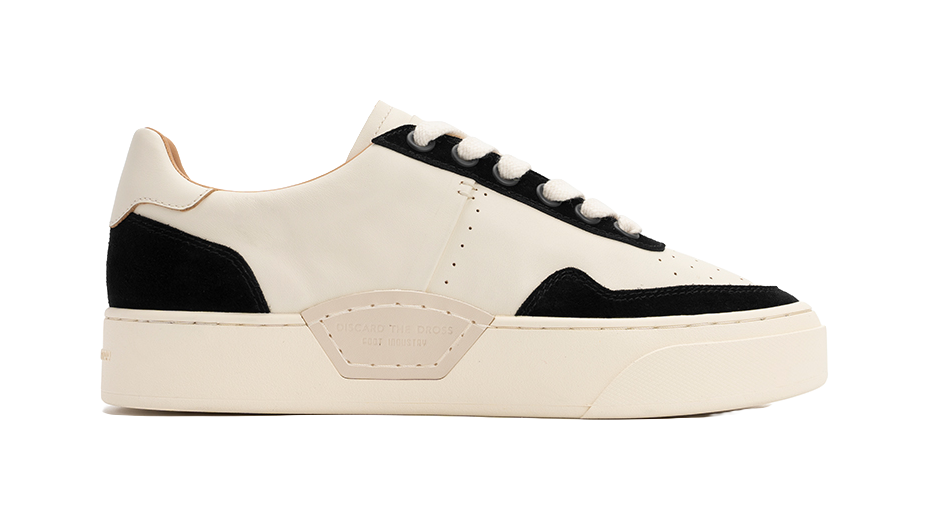 Low-top skate shoes, off-white and black side panels, lace-up, cushioned platform sole.
