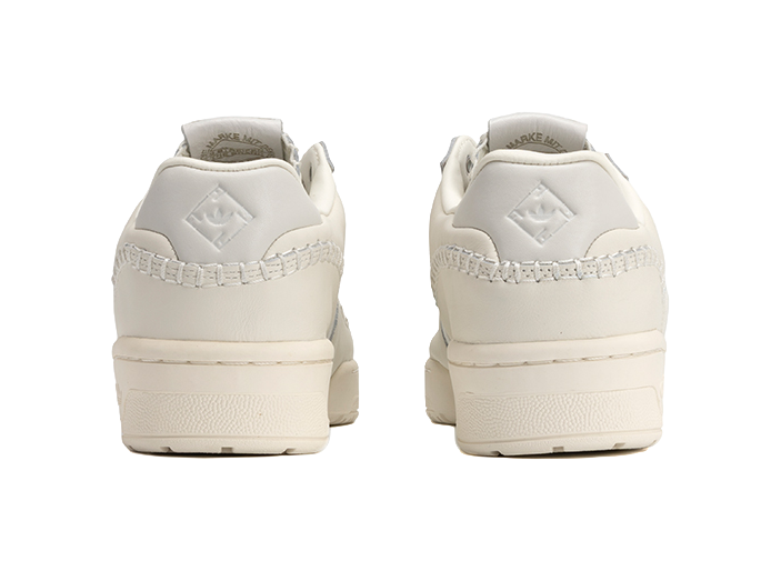 Ecru low-top Adidas Campus sneakers with cushioned heel and back pull tab