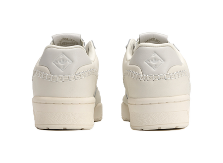 Ecru low-top Adidas Campus sneakers with cushioned heel and back pull tab