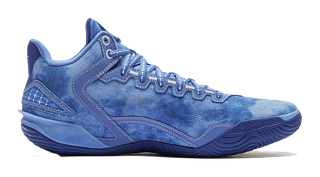 Men's low-top basketball shoes in sky blue, side view, lace-up with padded collar