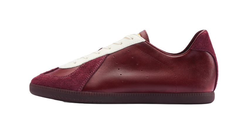 Crimson low-top leather training shoes with lace-up and perforated toe