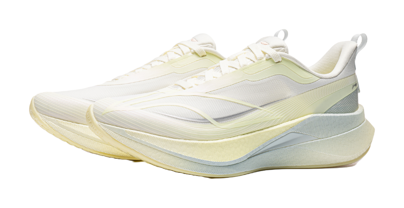 Women's low-top running shoes, off-white and pale yellow with light blue heel panel