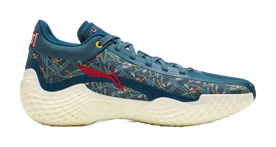 Men's low-top basketball shoe, coral-blue patterned upper, thick cream midsole