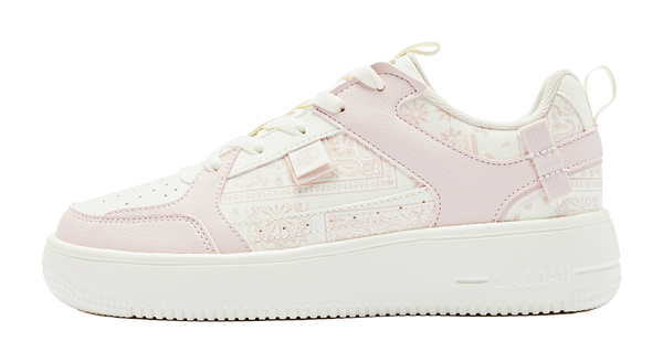 QIAODAN Cashew Flower Coverage Slip Resistant Balance Lightweight Low top Skateboard Shoes Women's Ivory Cloud Pink 