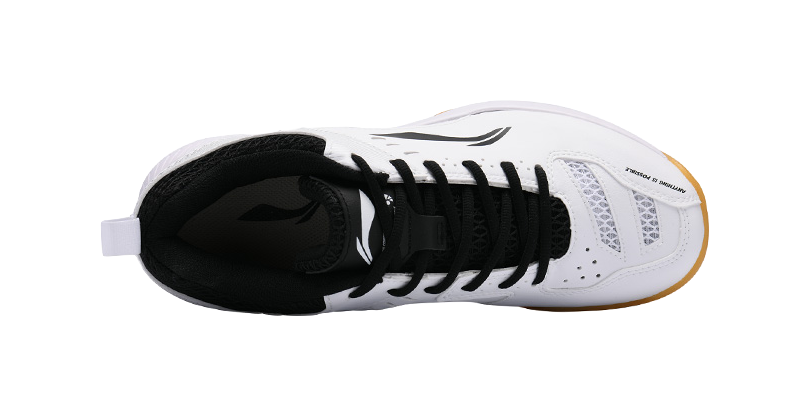 Unisex badminton shoe toe and lace area, white upper with black overlays, gum outsole