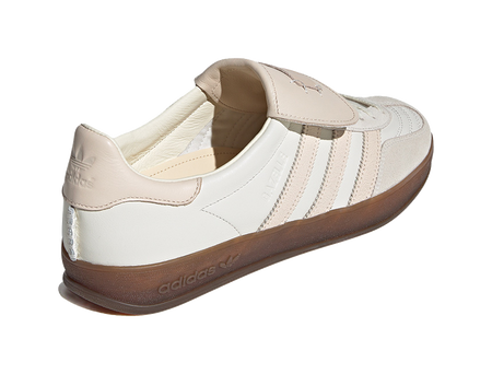 Ecru Gazelle indoor sneakers with padded collar and heel tab; gum outsole