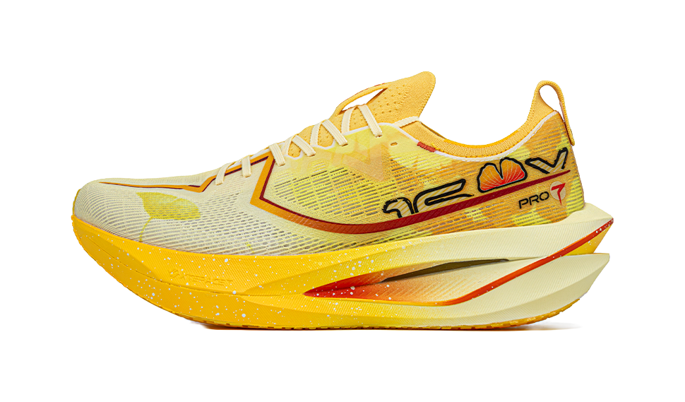 Men's lace-up racing shoe, yellow mesh upper, white midsole, orange accents.