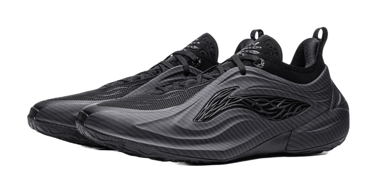 Li Ning low-top basketball shoes, black upper with textured upper pattern and sole