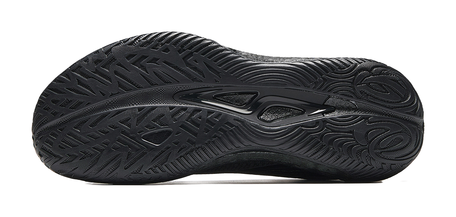 Low-top basketball sneakers, black outsole with deep tread and curved cushioning channels