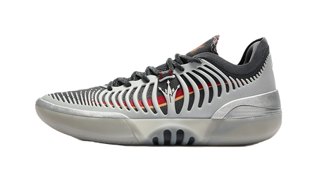 Low-top basketball shoe in silvery white with black laces and striped detailing