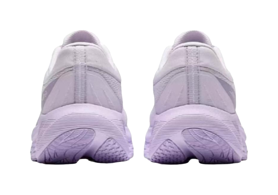 Women's low-top running shoes, rear view in light purple with pull-tab heels