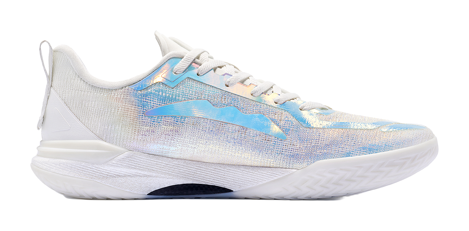 Low top basketball shoes in white and light blue with iridescent finish, lace-up.