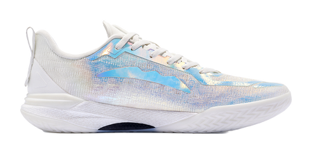 Low top basketball shoes in white and light blue with iridescent finish, lace-up.