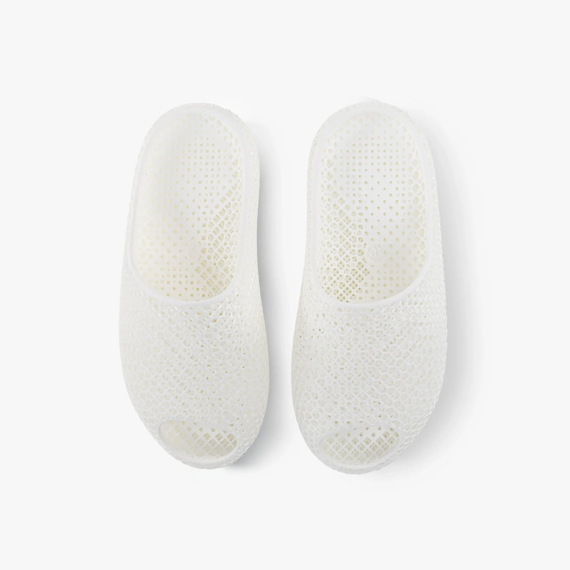 AeroCloud 3D printed slippers, white, closed heel with textured upper