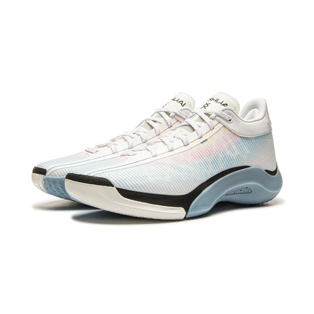 Men's basketball shoes, white mesh upper with light blue sole and black heel details