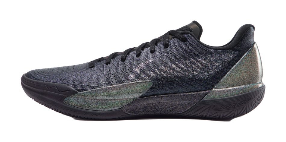 Men's low-top basketball shoe with lace-up knit upper, dark blue-black and green accents