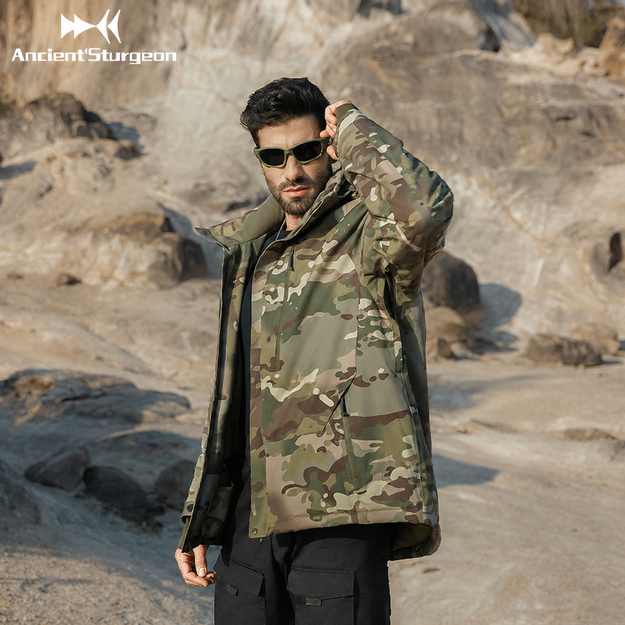 Camouflage insulated down jacket with hood and zip-front