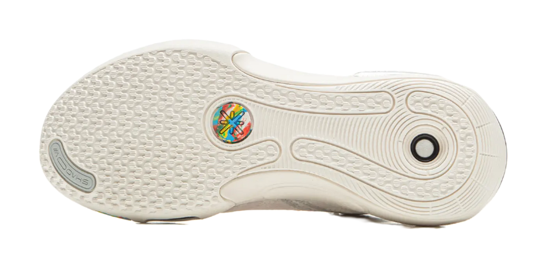 LiNing Cushioning, Wear Resistant Low top Basketball Shoes Mens Champagne White 