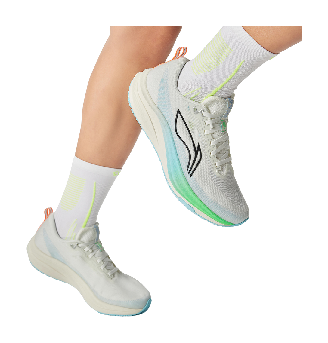 LiNing Red Hare 8 Anti Slip Wear Resistant Low Top Racing Running Shoes Men's Ivory 