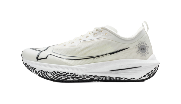 XTEP One piece Molded 2nd Generation Cushioning, Wear Resistant Low top Running Shoes Men's Canvas White/Black 