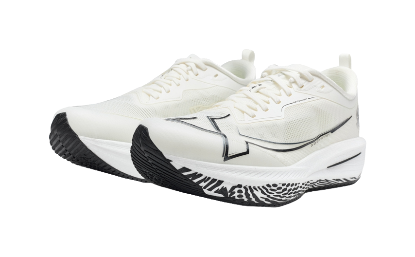 XTEP One piece Molded 2nd Generation Cushioning, Wear Resistant Low top Running Shoes Men's Canvas White/Black 