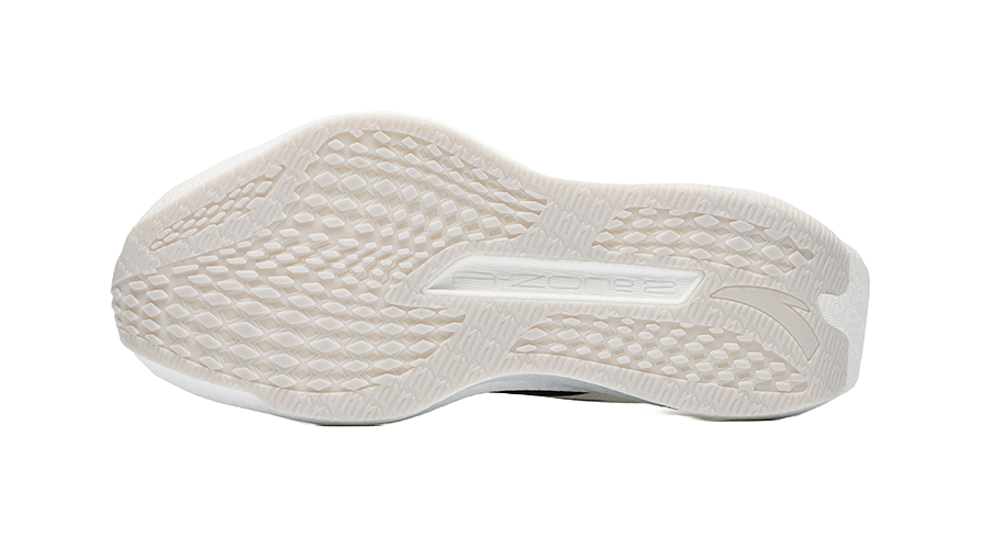 Women’s low-top running shoes, white textured outsole with tread pattern