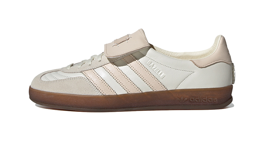 Ecru leather-look Gazelle indoor sneakers with three stripes and gum sole