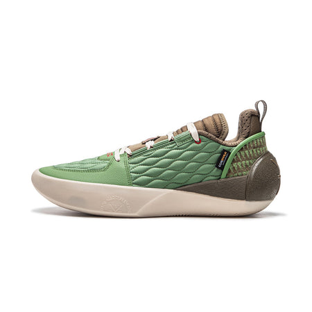 Men's basketball shoe in stone moss green with quilted upper and brown heel collar