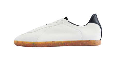 HOME COURT low-top training shoe, white leather upper with gum speckled sole