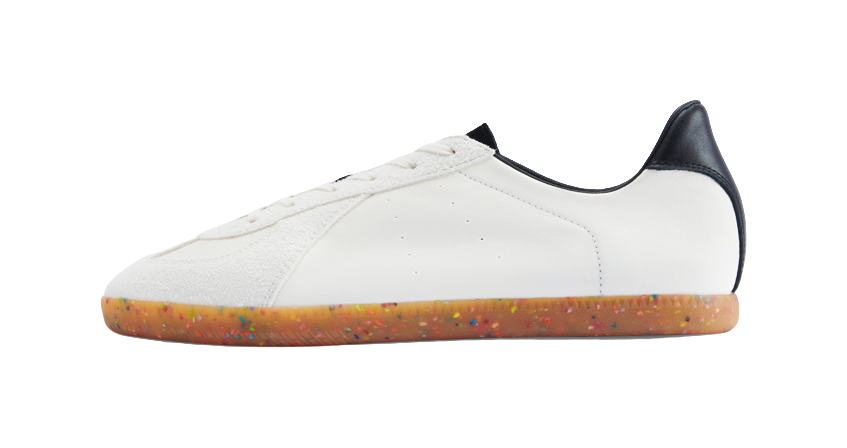 HOME COURT low-top training shoe, white leather upper with gum speckled sole