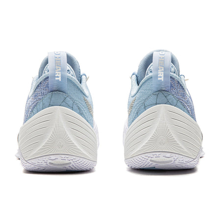 Men’s basketball shoe heels in light blue and white, with padded collar and grippy tread.