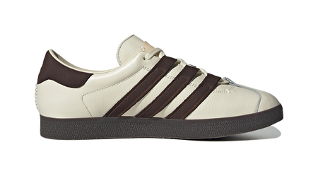 Unisex low-top skate shoes, cream leather with three dark brown side stripes