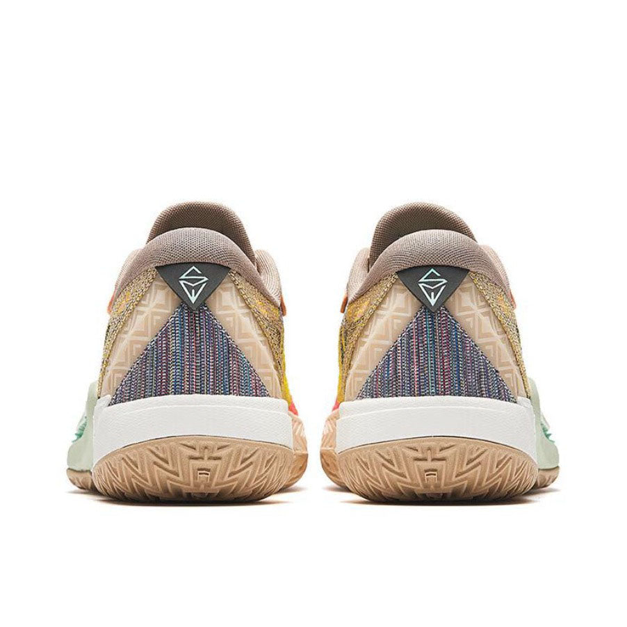 Basketball shoes heels, beige collar with blue-gray knit, white heel tab, tan tread