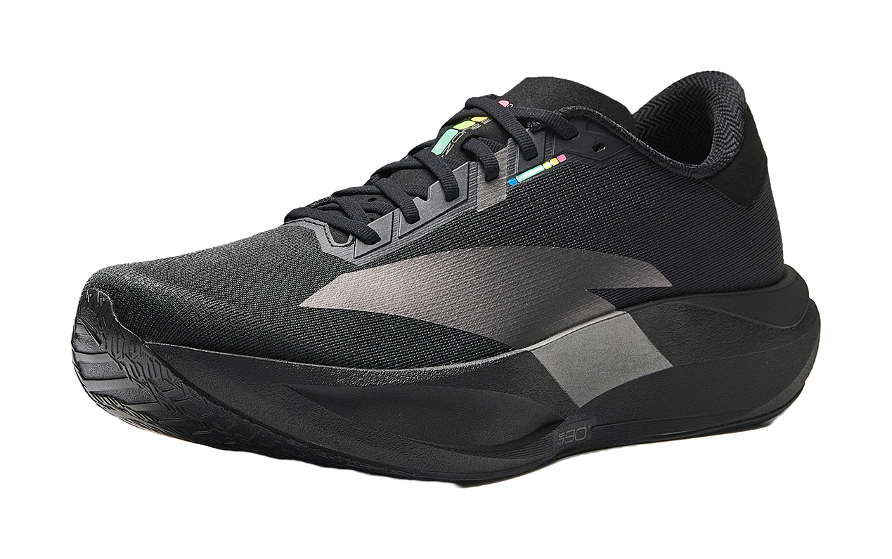 Men's low-top running shoes in black with gray geometric side panels and black outsole