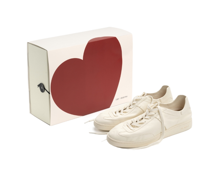 Unisex antique white lace-up trainers with heart-themed shoe box