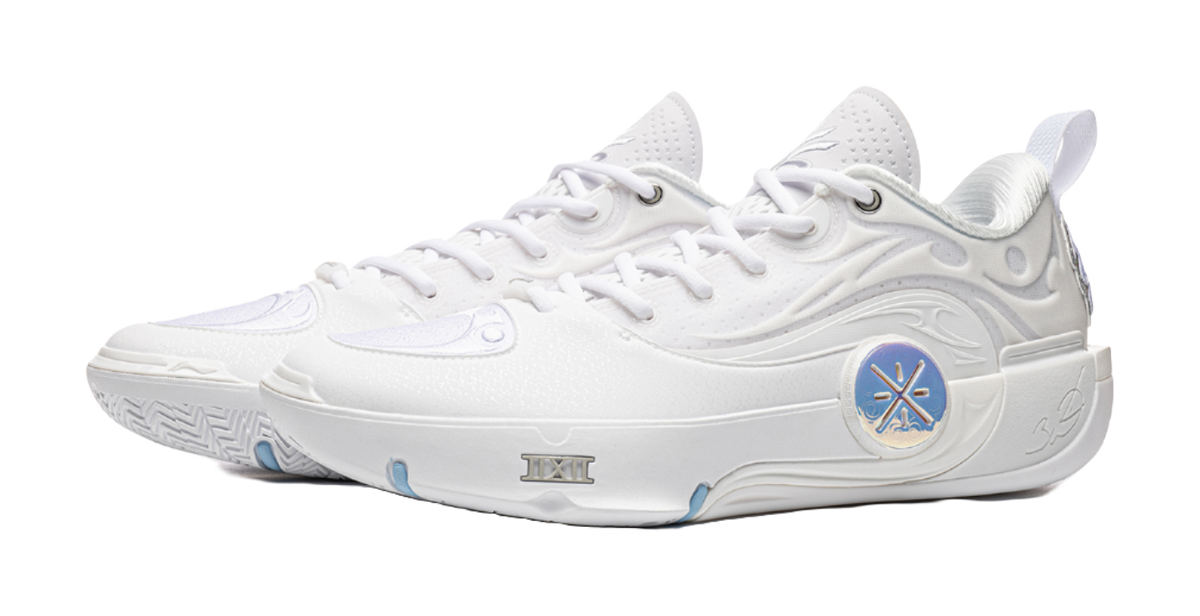 Li-Ning men's white low-top basketball shoe, lace-up with blue circular emblem